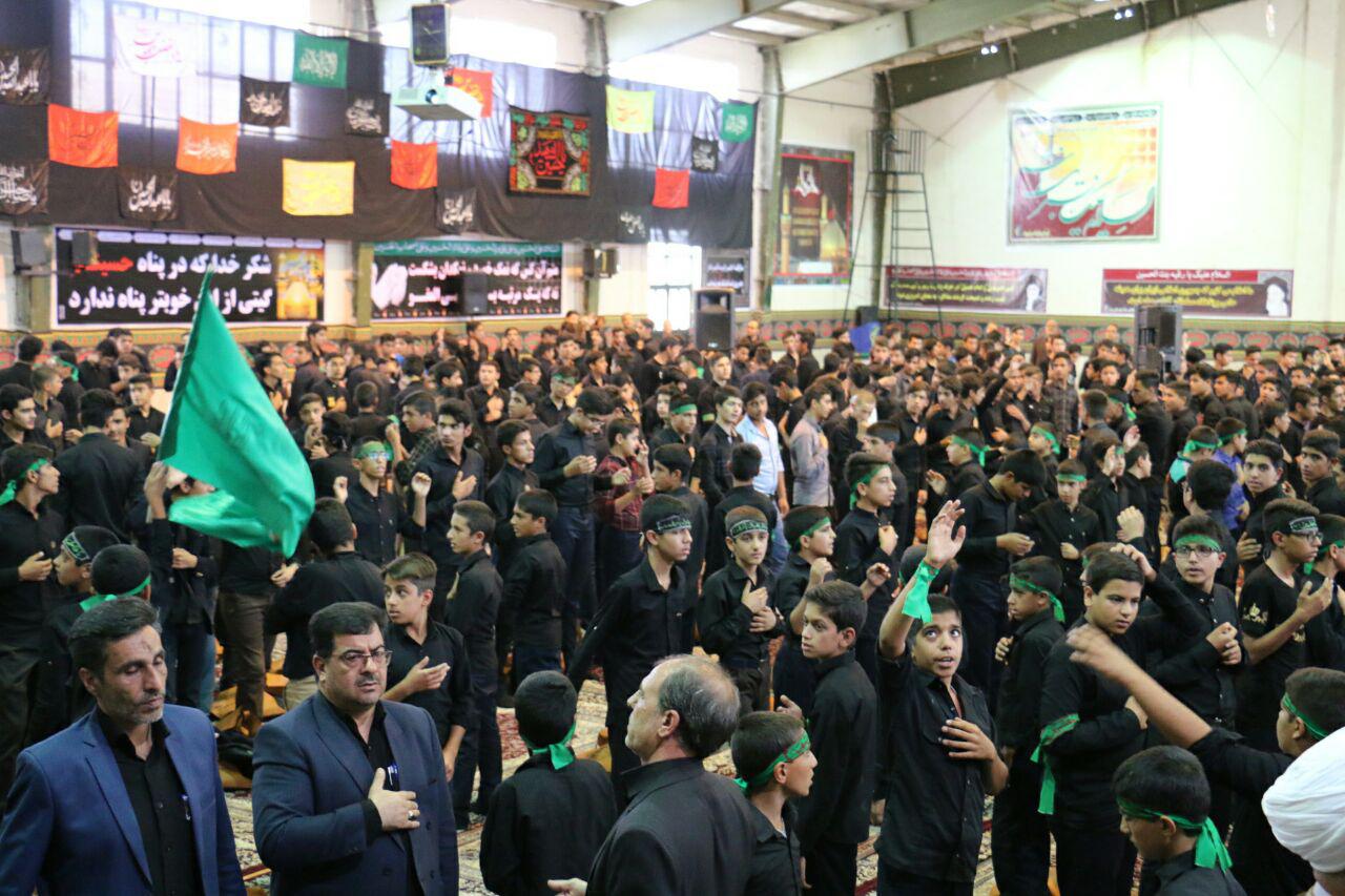 مراسم عزاداری و سینه زنی دانش آموزان زرند