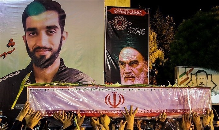 آخرین نجوای همسرانه بر سر مزار شهید حججی + فیلم
