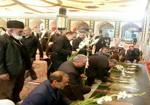 گلباران قبور شهدای بافق به مناسبت هفته دفاع مقدس