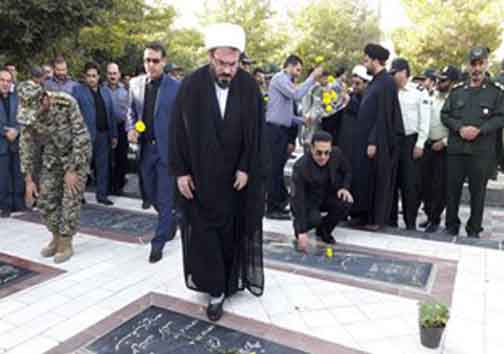 مراسم صبحگاه مشترک نیروهای نظامی و انتظامی دورود در گلزار شهدا برگزار شد + تصاویر مراسم صبحگاه مشترک نیروهای نظامی و انتظامی دورود در گلزار شهدا برگزار شد + تصاویر