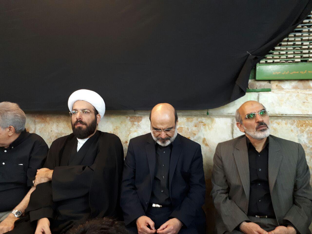 رئیس سازمان صدا و سیما در مراسم ترحیم همسر آیت الله شاه آبادی حضور یافت + تصاویر