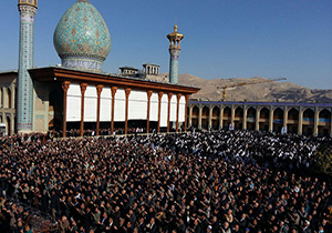 اقامه نماز ظهر تاسوعا در حرم مطهر احمد بن موسی (ع)