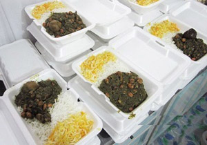 تهیه غذای نذری برای عزاداران حسینی در کاشان + فیلم