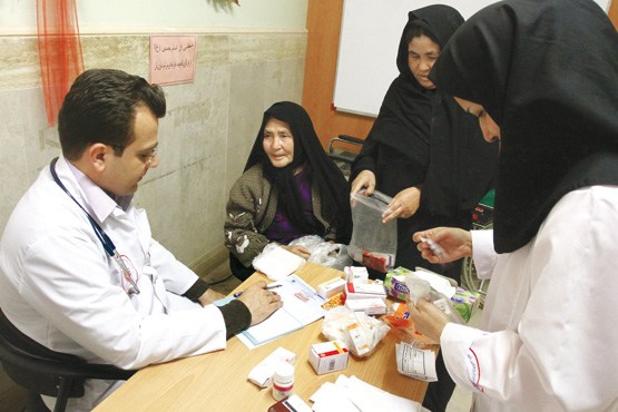 خدمات رسانی پزشکان و دندانپزشکان متخصص به روستاییان ایذه