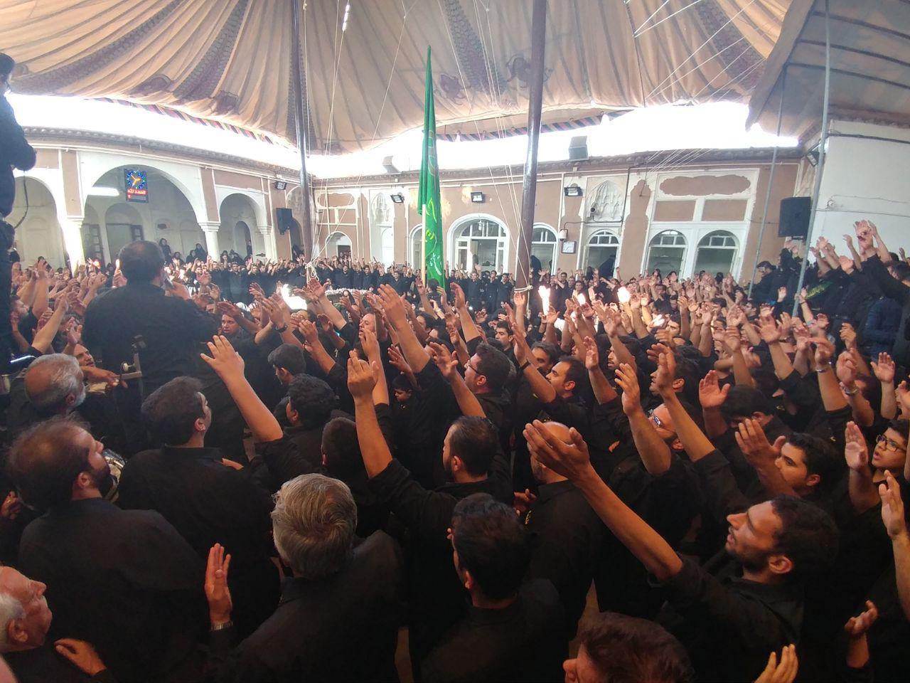 کرمان در تاسوعای حسینی غرق ماتم است