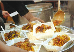توزیع غذای نذری در استان
