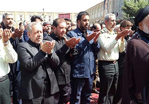 اقامه نماز ظهر عاشورای اصفهان در میدان نقش جهان