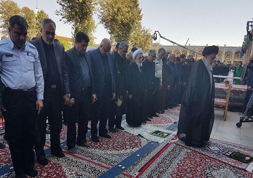 اقامه نماز ظهر عاشورا در حرم مطهر احمد بن موسی(ع)
