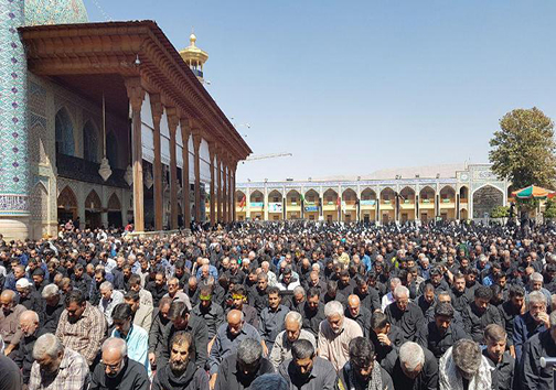 اقامه نماز ظهر عاشورا در حرم مطهر احمد بن موسی(ع)