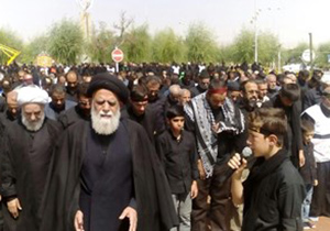 اقامه نماز ظهر عاشورا با حضور عزاداران حسینی در چادگان برگزار شد