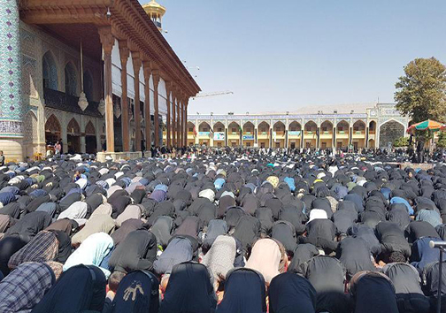 فریاد &laquo;لبیک یا حسین&raquo; در فارس طنین انداز شد/اقامه نماز ظهر عاشورا در حرم مطهر احمد بن موسی(ع)/ترافیک روان در محور&zwnj;های مواصلاتی فارس