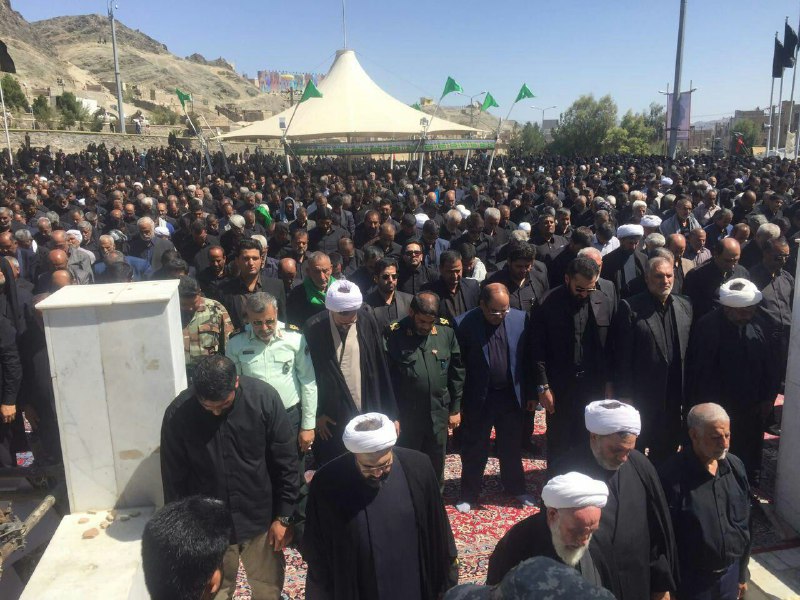 نماز ظهر عاشورا در زاهدان اقامه شد نماز ظهر عاشورا در زاهدان اقامه شد