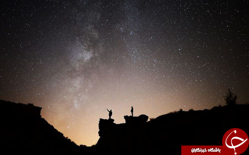 تصاویر روز: از مارمولک خندان در اندونزی تا خلق اثر هنری بر روی خودروی غبار گرفته