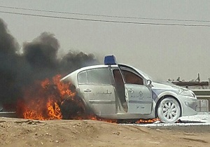 خودرو پلیس در آتش سوخت