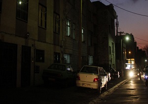ازدحام زجرآور در ایستگاه مترو تئاترشهر/ناتمام ماندن مسکن مهر رفسنجان/بارگیری غیراصولی نیسان در باشت + فیلم و تصاویر