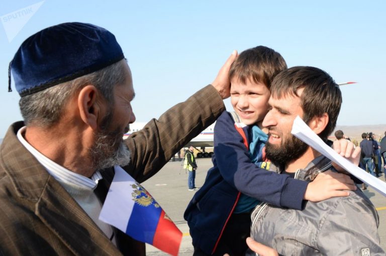 بازگشت زنان و کودکان داعشی روس به روسیه + گزارش تصویری