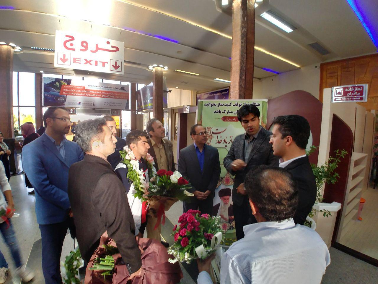 استقبال از افتخارآفرین رقابت های بین المللی ژیمناستیک + تصاویر استقبال از افتخارآفرین رقابت های بین المللی ژیمناستیک + تصاویر