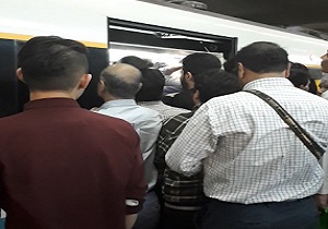 مترو ترمینال جنوب همچنان پرازدحام + فیلم