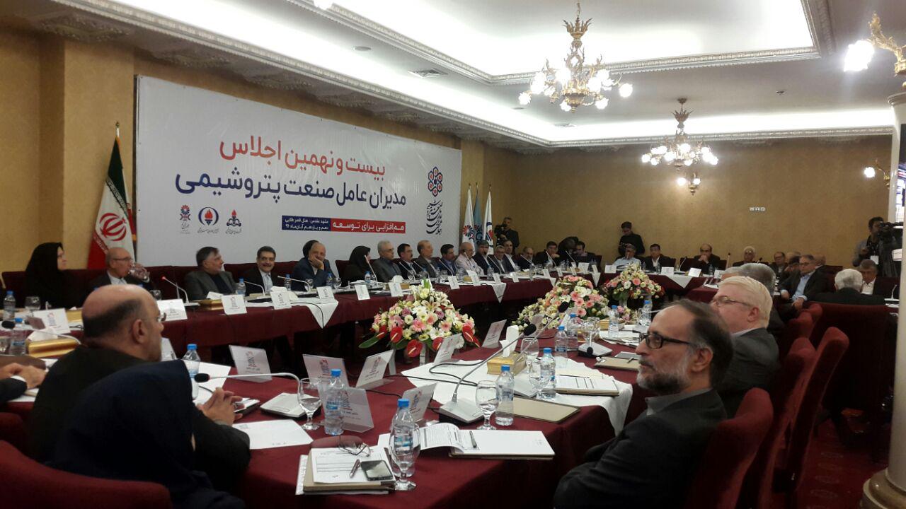 آینده اقتصاد کشور در گرو توسعه صنعت پتروشیمی است