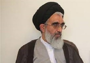 لزوم  فعالیت‌های بزرگ انسانی را خضوع در برابر قرآن کریم دانست