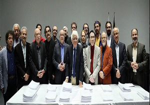 اهدای آثار هنرمند مطرح لرستانی به موزه موسیقی