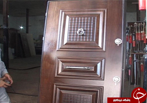 رقابت جوان کارآفرین لرستانی با کالای چینی / ساخت درب های ضد سرقت با مقاومت بالا + تصاویر