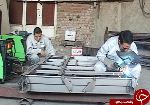 رقابت جوان کارآفرین لرستانی با کالای چینی / ساخت درب های ضد سرقت با مقاومت بالا + تصاویر