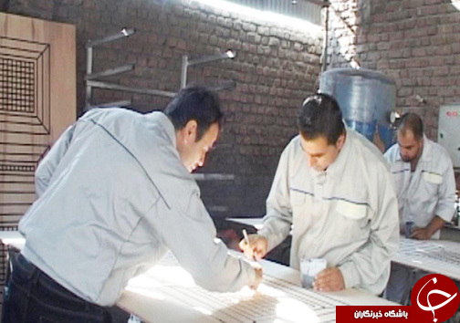 رقابت جوان کارآفرین لرستانی با کالای چینی / ساخت درب های ضد سرقت با مقاومت بالا + تصاویر