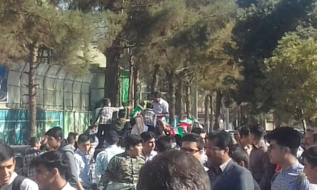 راهپیمایی پرشور 13 آبان در جنوب کرمان