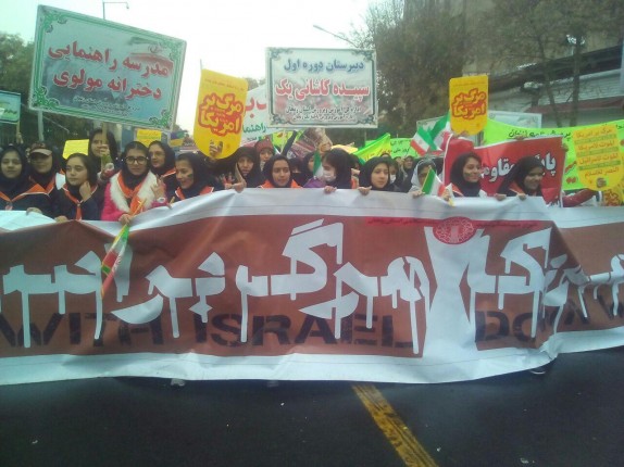 آغاز راهپیمایی 13 آبان با حضور پر شور جوانان و نوجوانان زنجانی