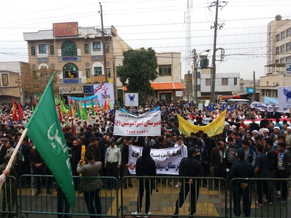 راهپیمایی ۱۳ آبان زیر بارش باران  درکرمانشاه برگزار شد