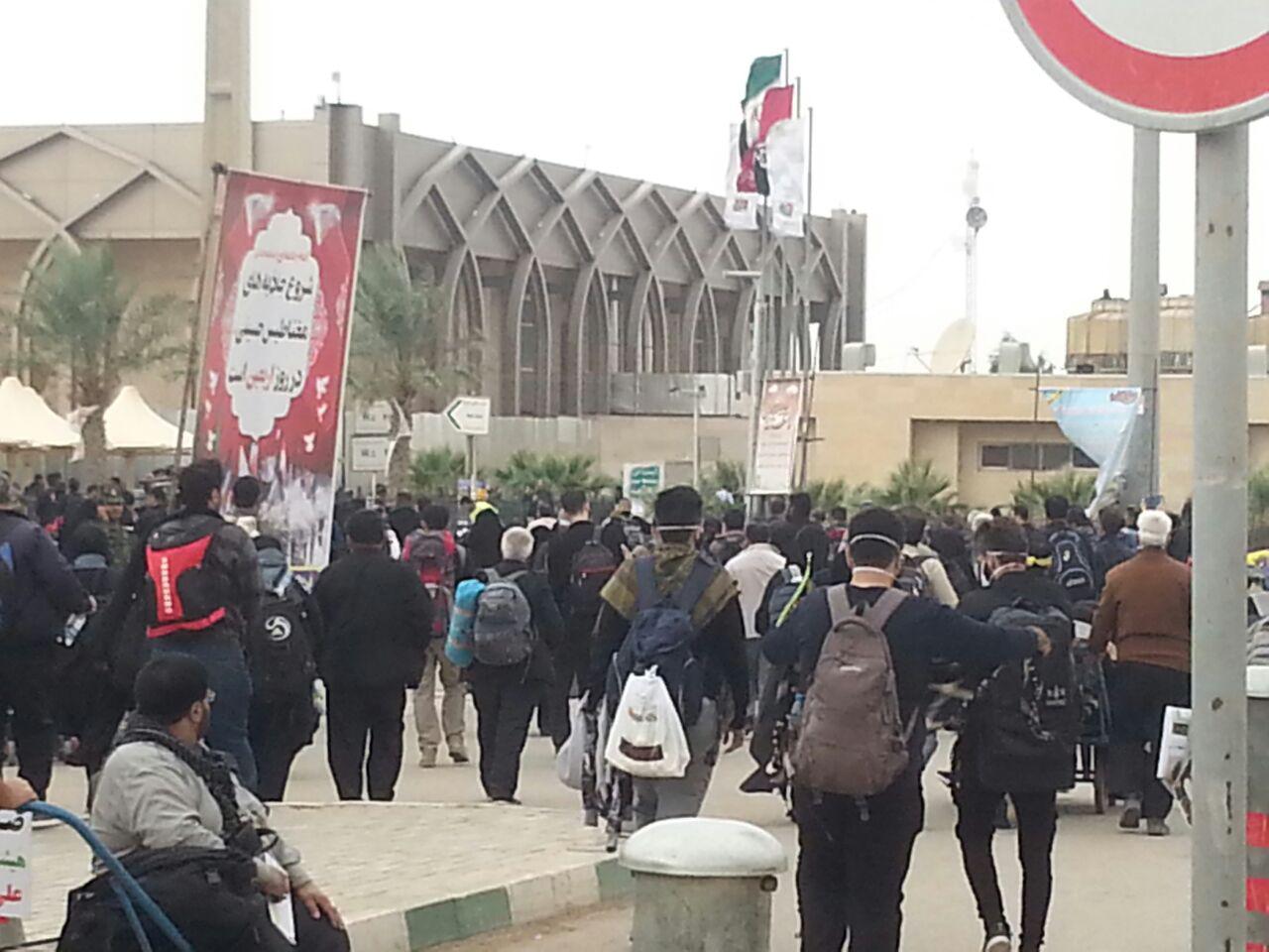 روند ورود و خروج زائران به پایانه مرزی مهران متعادل می شود