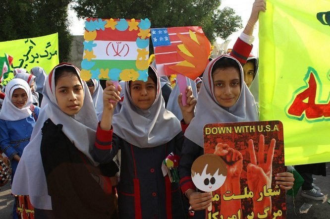راهپیمایی باشکوه ۱۳ آبان در شهرستان دیر برگزار شد