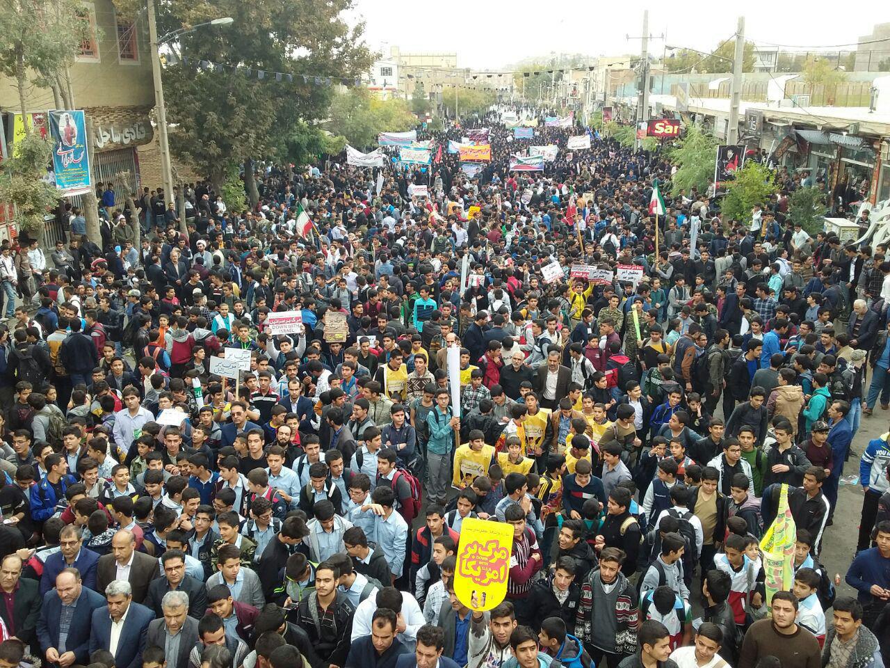 آمریکا همچنان شیطان بزرگ و دشمن اصلی ملت ایران است
