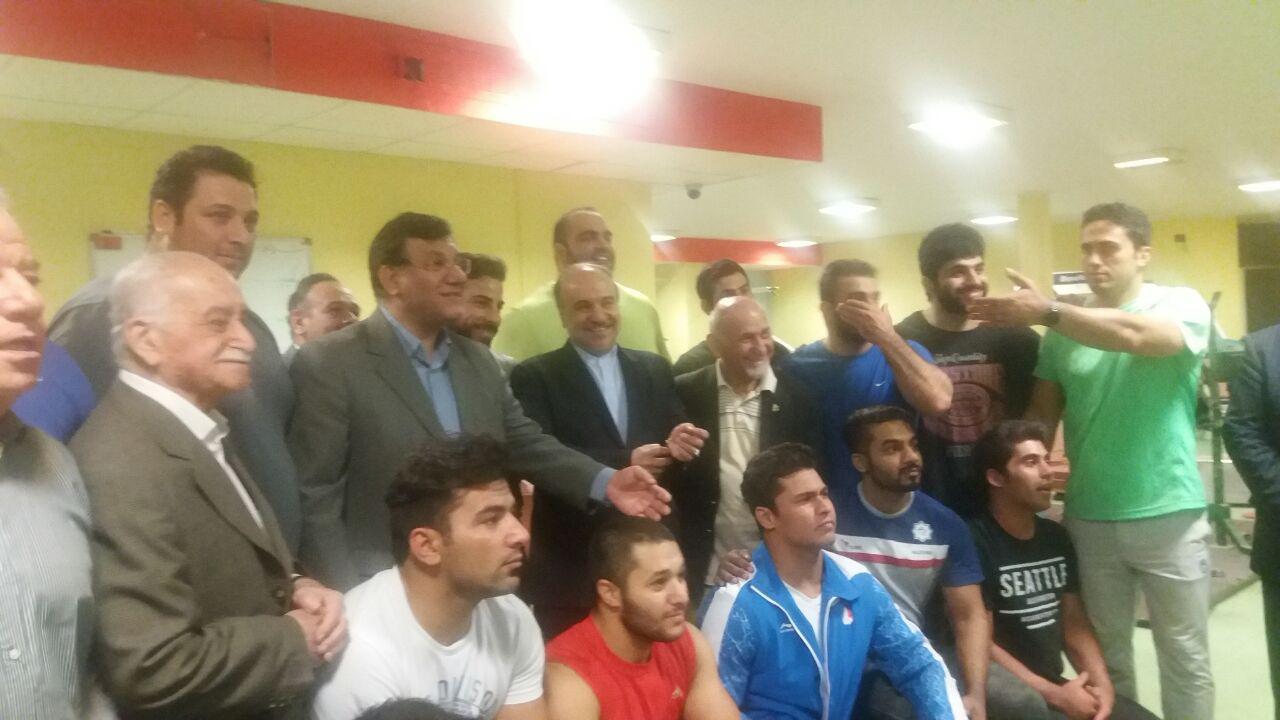 گفتگوی وزیر ورزش و جوانان با کادرفنی تیم ملی وزنه برداری
