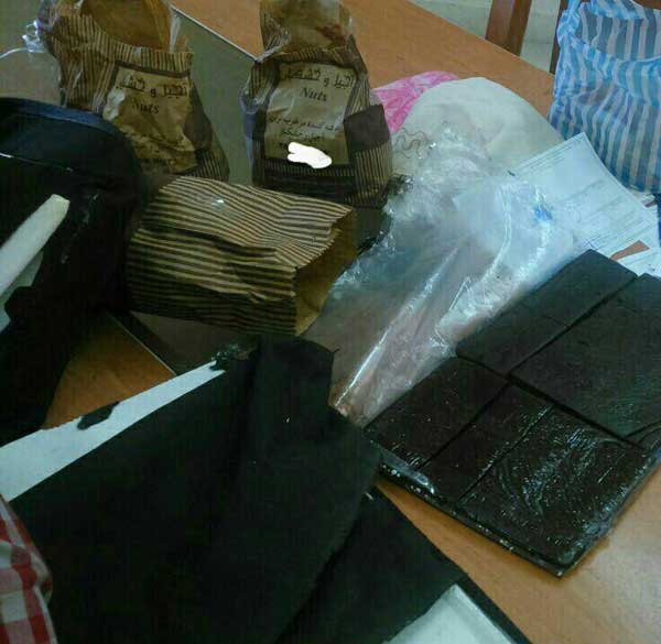 کشف تریاک از داخل بادام زمینی و کیف صنایع دستی +عکس