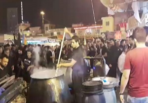 پخت نذری توسط جوانان ایرانی در کاظمین + فیلم