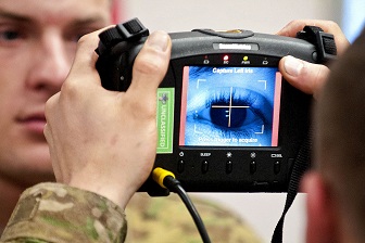مخالفت دولت انگلیس با نصب دستگاه&zwnj;های اسکن چشم در فرودگاه&zwnj;های این کشور برای شناسایی تروریست&zwnj;ها