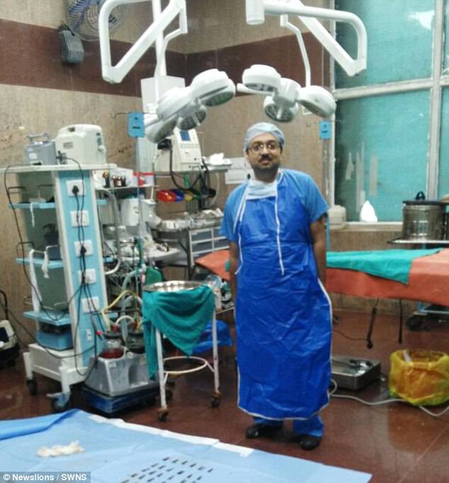 1-خارج کردن ۶۳۹ میخ فلزی از شکم فرد توسط جراح با استفاده از آهن ربا+ تصاویر2-مردهندی ۶۳۹ میخ را قورت داده بود+ تصاویر3-شیوه ابتکاری برای خارج کردن ۶۳۹ میخ از معده مردهندی با آهن ربا+ تصاویر