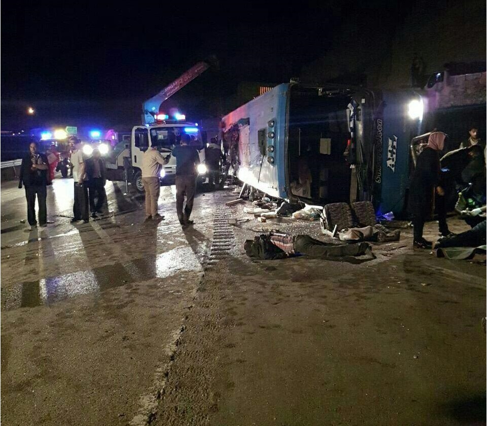 واژگونی مرگبار اتوبوس در محور فیروزکوه ۱۰ کشته برجای گذاشت واژگونی مرگبار اتوبوس در محور فیروزکوه ۱۰ کشته برجای گذاشت