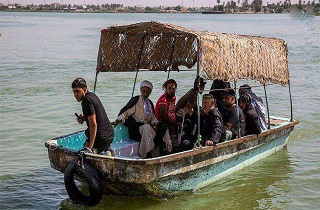 قایق‌های صلواتی برای زائرین اربعین حسینی+تصاویر