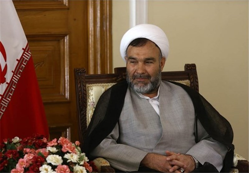 دولت و مجلس برای کاهش فشارهای آمریکا سیاست حذف دلار را اجرا کنند