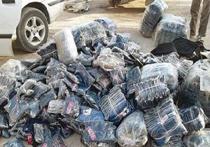 3853 ثوب پارچه و البسه از قاچاقچیان کشف شد