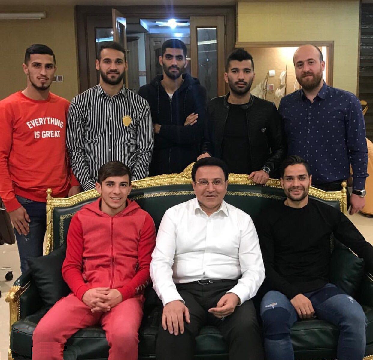 دلخوری مدیرعامل از چند سرخپوش پرسپولیسی&zwnj;ها علیه طاهری کودتا کردند!  شماری از بازیکنان پرسپولیس به&zwnj; شکل عجیبی از جدایی مدیرعامل تیم&zwnj;شان استقبال کرده&zwnj;اند!فوتبال ایران &raquo; لیگ برتر    پرسپولیسی&zwnj;ها علیه طاهری کودتا کردند!ب