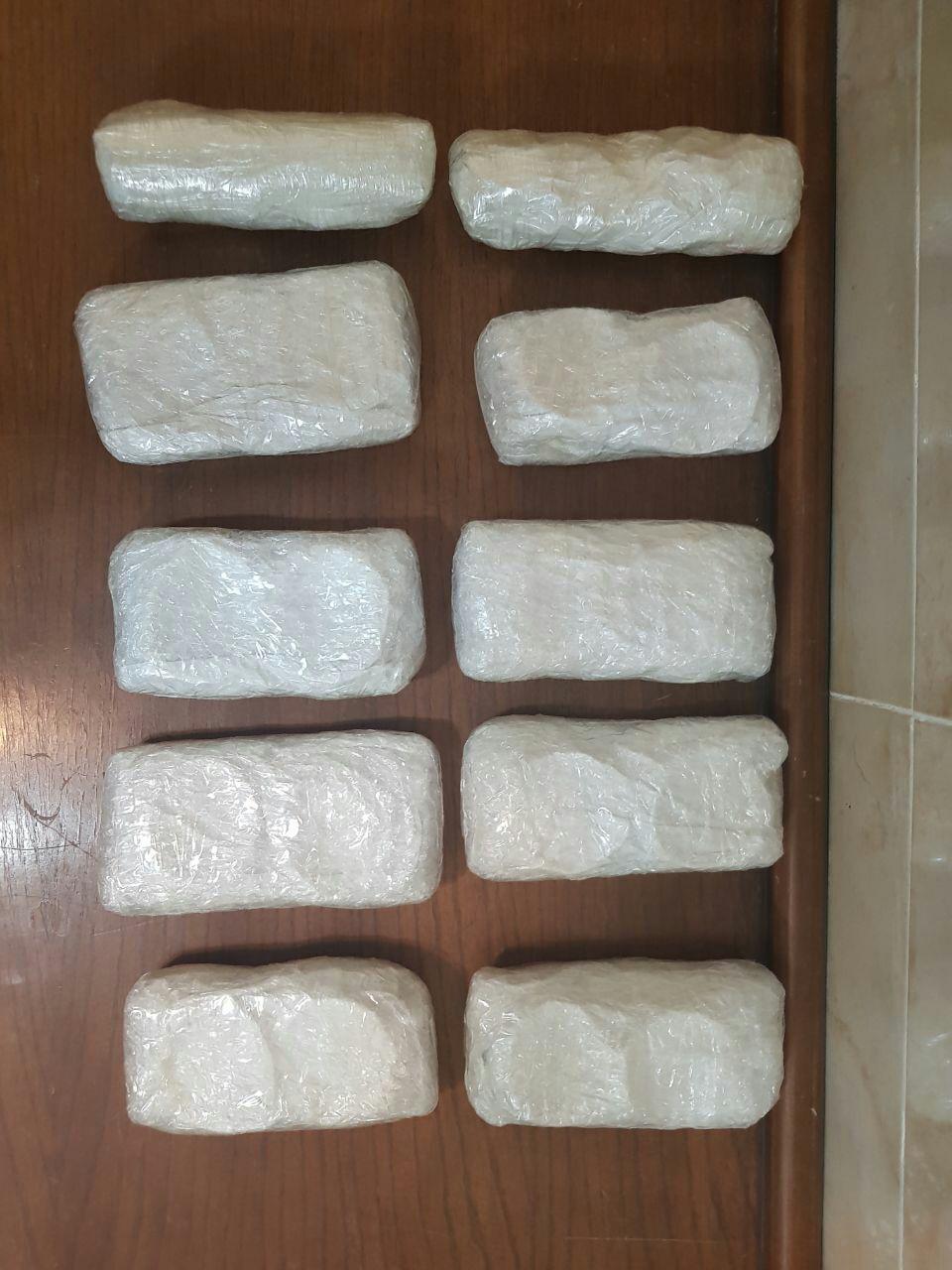 کشف ۱۰ بسته طلای کار شده از کمر یک مسافر ورودی