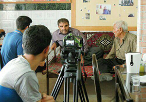"در کنار من " جایزه بهترین مستند کوتاه جشنواره بین المللی جوانان فیلادلفیای آمریکا کسب کرد