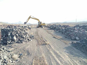 پاکسازی مسیر رودخانه روستای بغم اردستان پس از 10 سال