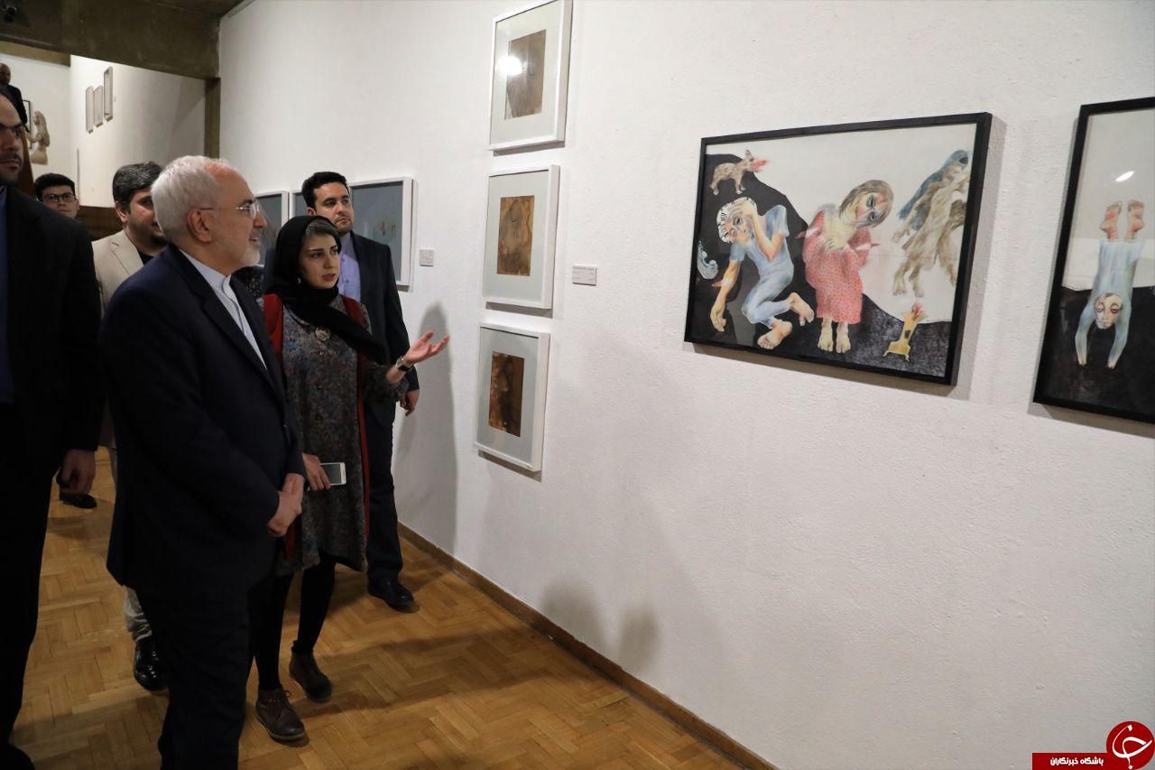 بازدید &laquo;ظریف&raquo; از آثار هنرمندان افغانستانی در نمایشگاه نیمروز + تصاویر