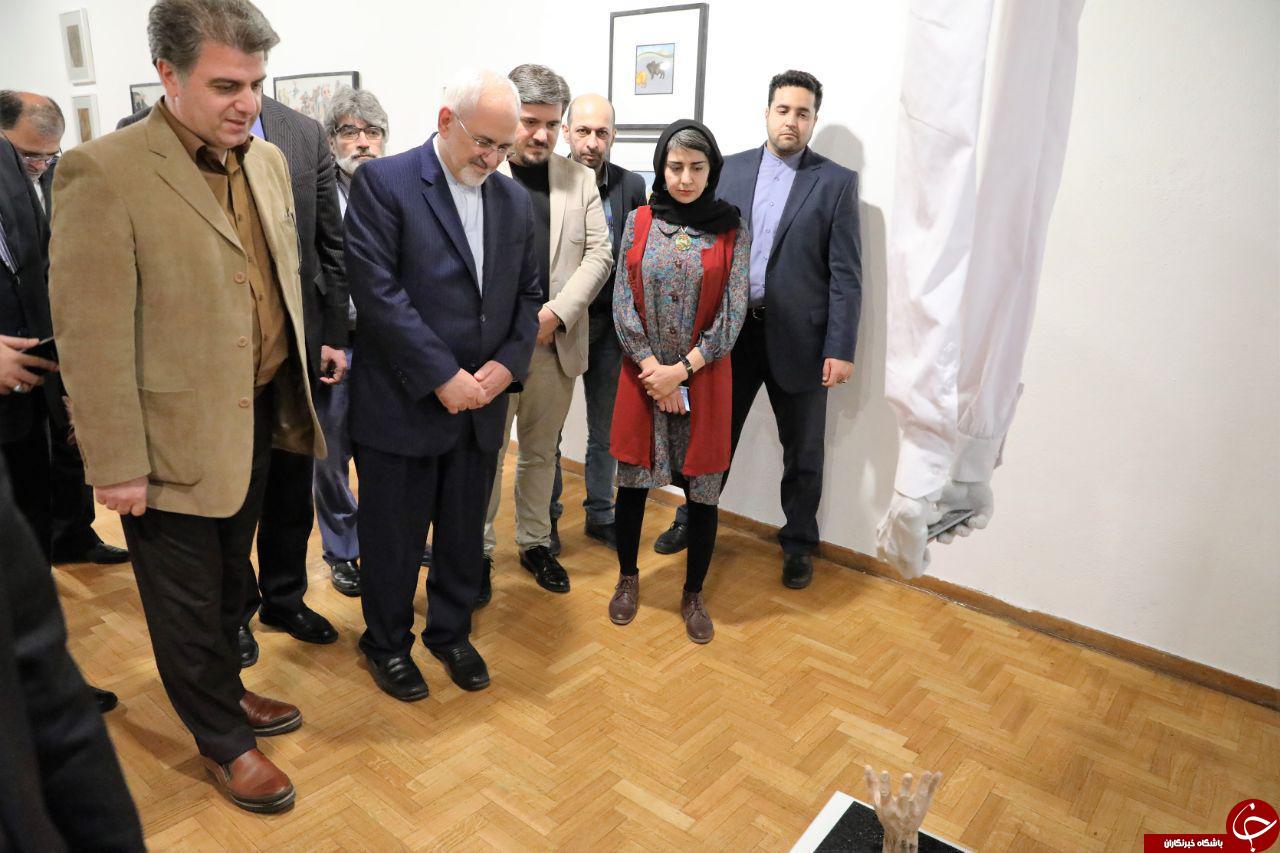 بازدید &laquo;ظریف&raquo; از آثار هنرمندان افغانستانی در نمایشگاه نیمروز + تصاویر