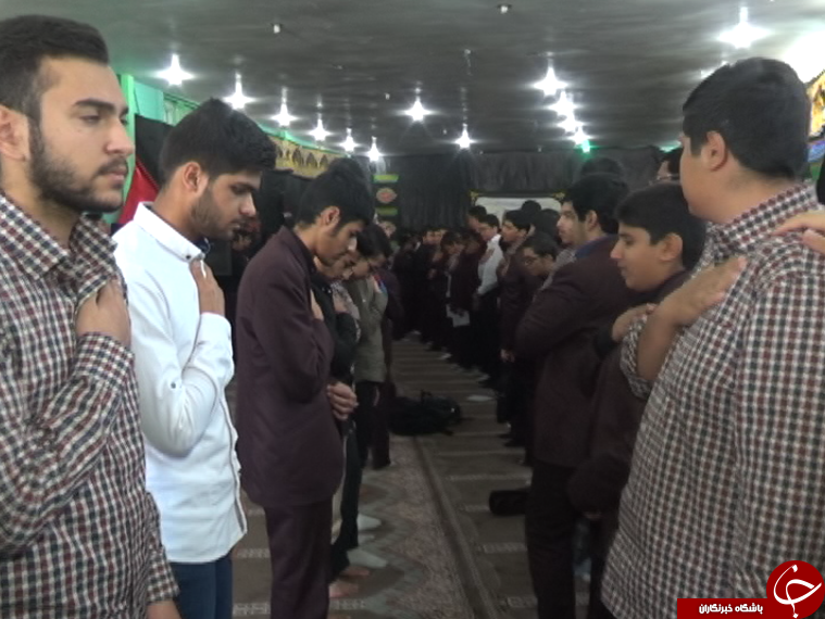 برپایی مراسم عزاداری و سینه زینی در دبیرستان پسرانه شاهد زاهدان